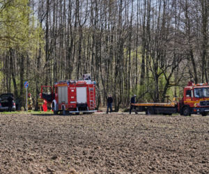 Auto wjechało do Raduni w Juszkowie. 40-letni kierowca nie przeżył
