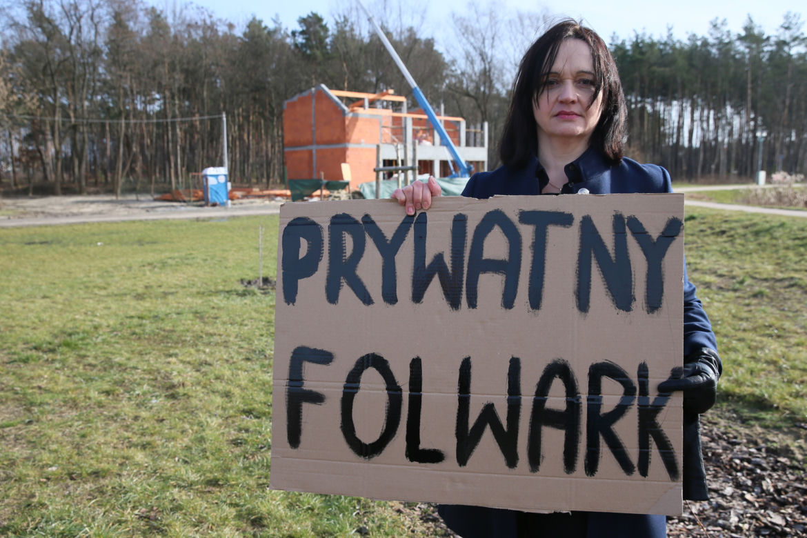 Awantura o budowę w parku w Sulejówku. Miała być mała kawiarenka, będzie duża restauracja