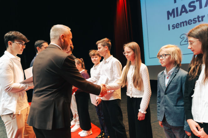 Najzdolniejsi uczniowie odebrali stypendia Prezydenta Miasta Siedlce