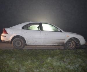 Szczepanowice. Pijany kierowca uderzył w mostek i uciekł. Zgubił go telefon teścia 