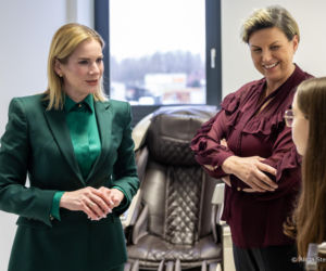 Marta Nawrocka w zieleni