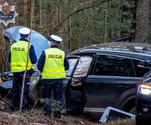 Dolnośląskie: Przejechał kierującego ruchem i uciekł! Ściga go policja