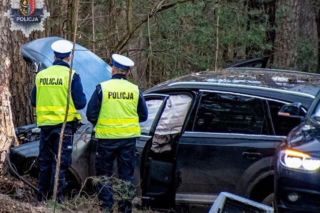 Przejechał kierującego ruchem i uciekł! Ściga go policja