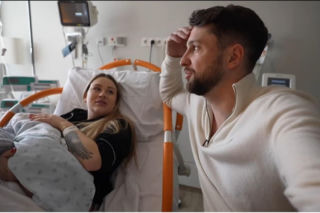 Andziaks kupiła 5-letniej córce Iphone'a, żeby przekonać ją do noworodka. Prezent od brata