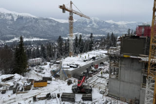 Górski, ale nie góralski będzie hotel Salamandra w Kościelisku. To będzie królestwo kamienia, drewna i stali