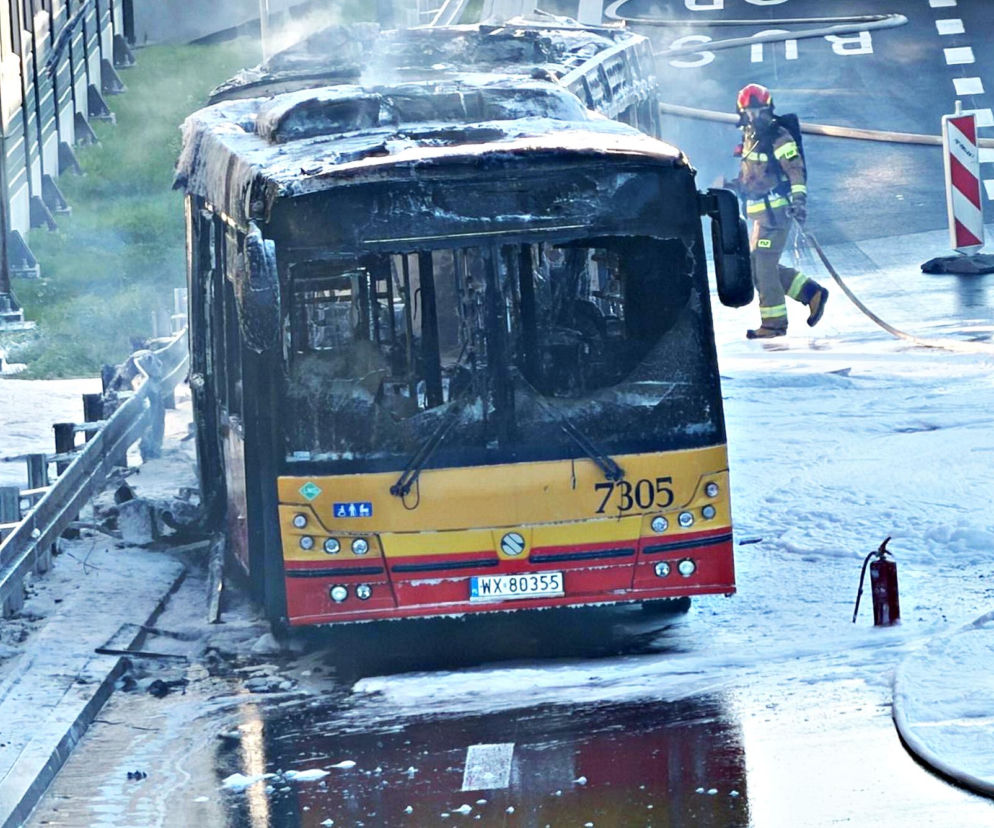 Dramatyczne chwile na Pradze-Południe. Autobus miejski stanął w płomieniach