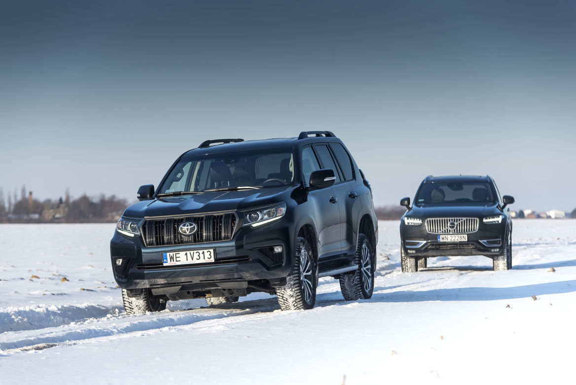 Volvo XC90 B5 AWD 8AT Inscription vs. Toyota Land Cruiser 2.8 D-4D AWD 6AT Executive