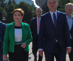 Prezes zabrał Szydło prezydentowi