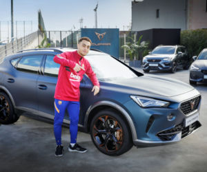 Piłkarze FC Barcelona w nowych samochodach marki Cupra