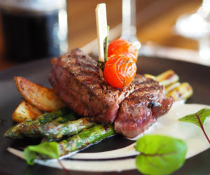 TOP 10 restauracji w Warszawie, które musisz odwiedzić, jeśli naprawdę kochasz mięso [ADRESY, CENY]