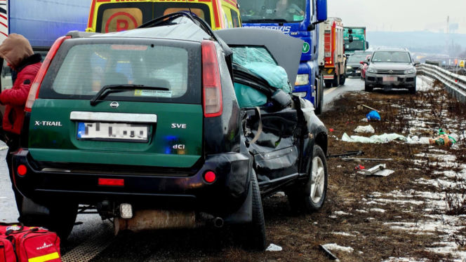 Droga w obu kierunkach jest całkowicie zablokowana