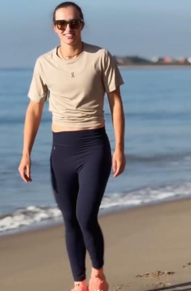 Iga Świątek na plaży w Kalifornii