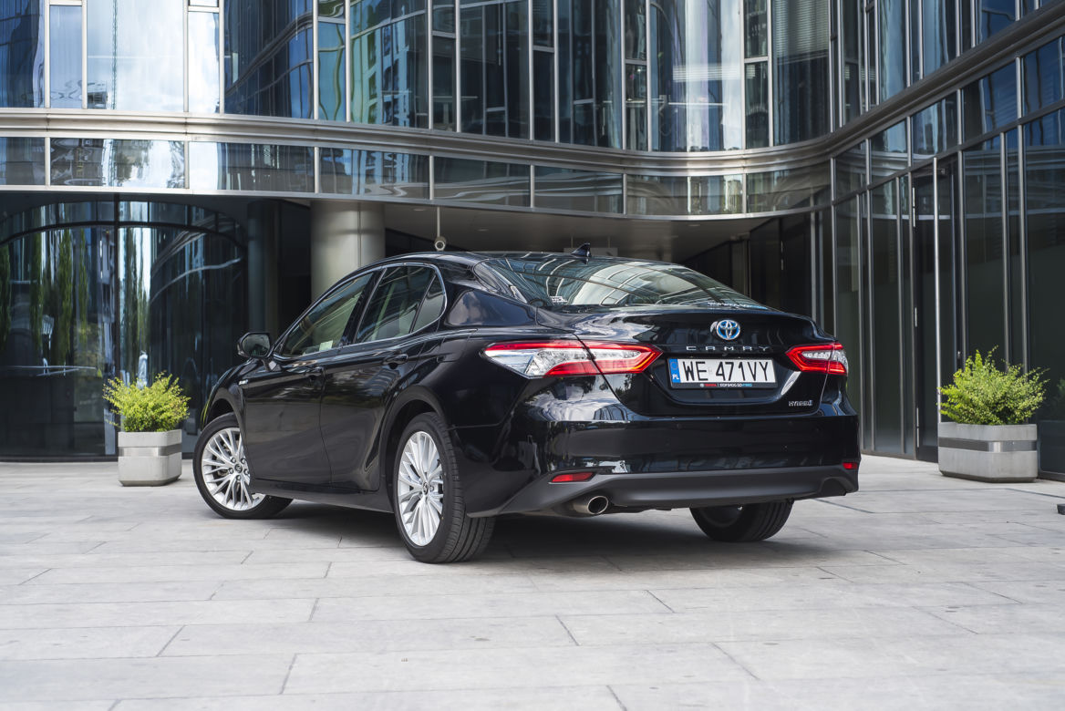 Toyota Camry 2.5 Hybrid Dynamic Force 218 KM e-CVT Executive