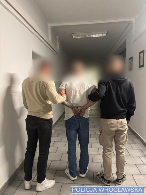 Wrocław. Rozlał benzynę na stacji i ją podpalił. 49-latek w rękach policji [ZDJĘCIA]