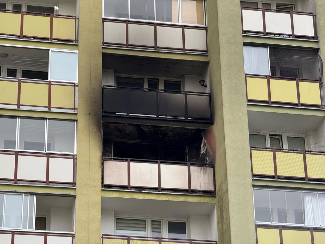 Pożar mieszkania w Warszawie! Czarny dym widać z daleka [ZDJĘCIA]
