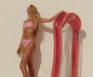 Partnerka Arkadiusza Milika błyszczy w bikini. Influencerka nie wstydzi się swojej boskiej figury