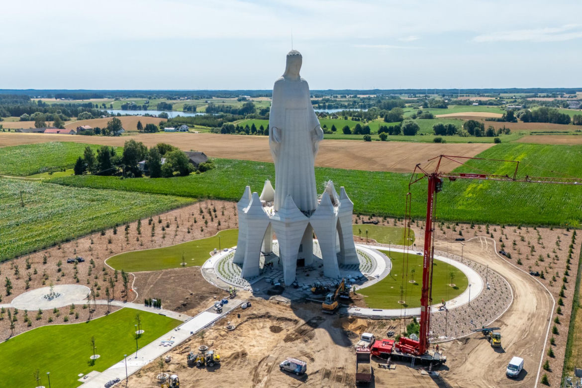 Budowa pomnika Matki Boskiej w Konotopiu