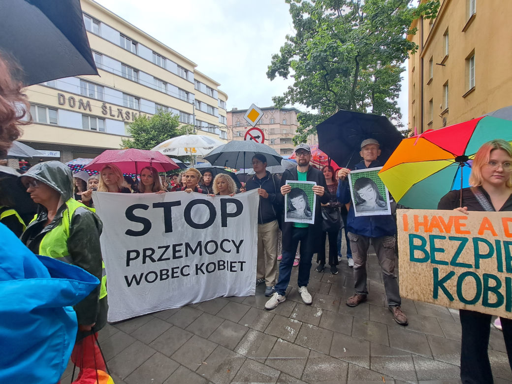 "Nigdy nie będziesz szła sama. Solidarnie z Joanna". Protest w Krakowie