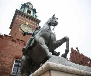 Sygnet, monety i fragment wieży – kolejne odkrycia na Wawelu