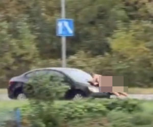 Nagi mężczyzna z maczetą biegał po ulicy! Policjanci użyli paralizatora