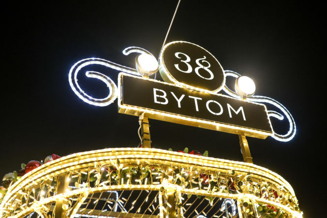 Ruszył świąteczny Jarmark w Bytomiu. Kultowy tramwaj i kaszanka wikinga