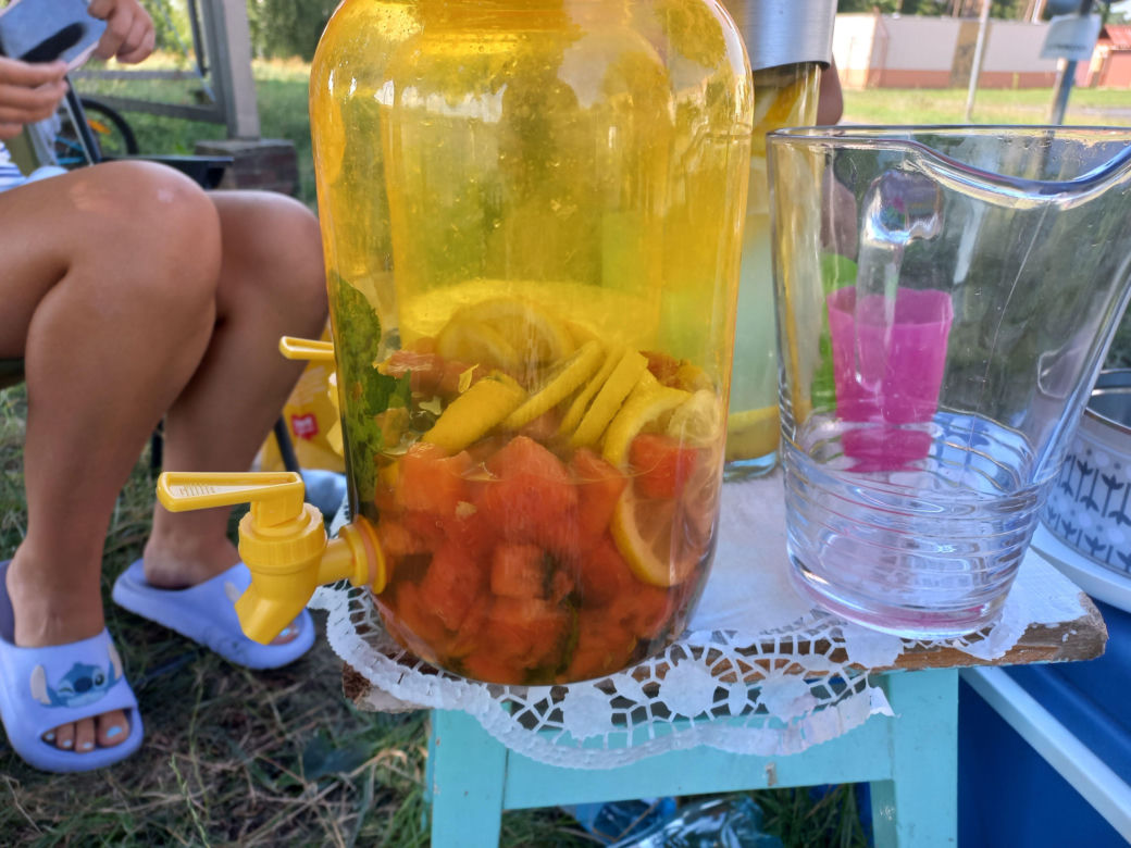 Komu lemoniadę na ochłodę? Sympatyczna akcja dzieci w Lesznie