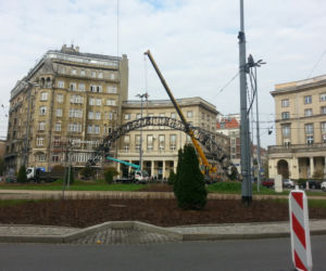 plac Zbawiciela; sobota, prace przy odbudowie tęczy