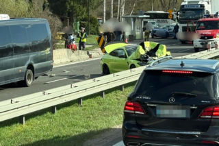 Zderzenie busa z osobówką na Zakopiance. Pięć osób rannych