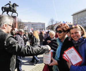 KOD zebrał 1,4 mln. Mają na wycieczki