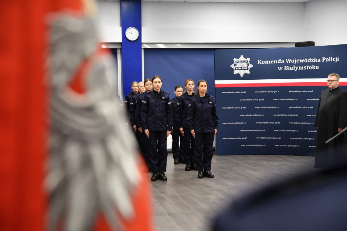 Oni będą dbać o nasze bezpieczeństwo. Nowi policjanci w Podlaskiem [ZDJĘCIA]