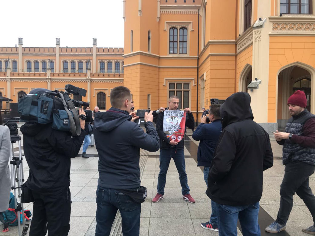 Konferencja przed Marszem Niepodległości