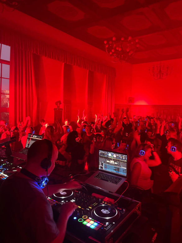 To pierwsza taka impreza w Olsztynie. Tłumy na Silent Disco w… ratuszu