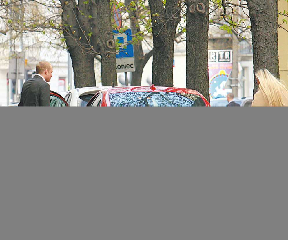 Piotr Adamczyk z nowym autem i nową dziewczyną