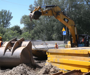 Budowa zapory przeciwpowodziowej blokuje miasto