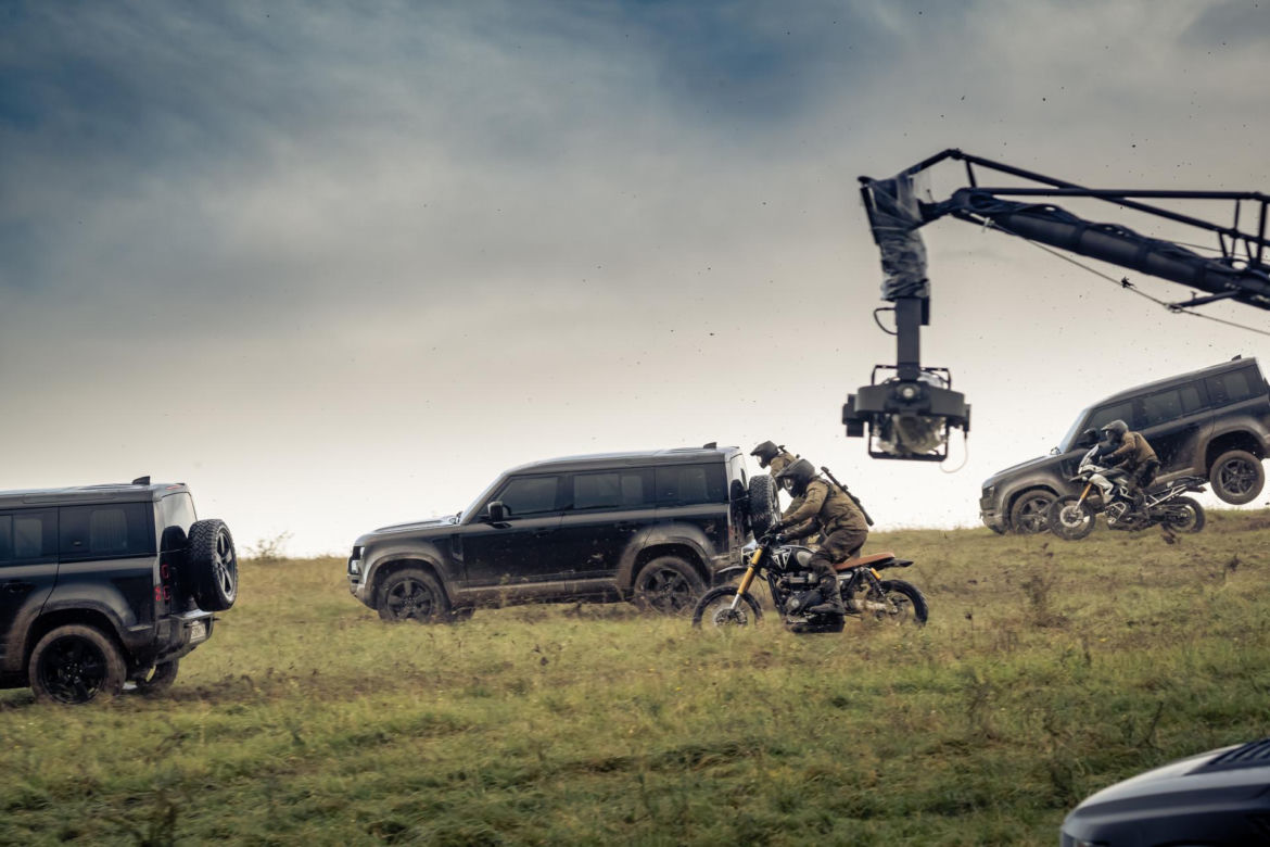 Lata, dachuje i dalej jedzie. Nowy Land Rover Defender jest niezniszczalny
