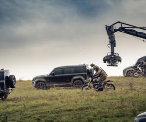 Lata, dachuje i dalej jedzie. Nowy Land Rover Defender jest niezniszczalny