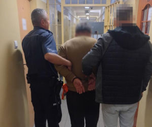 Odepchnął policjanta podczas interwencji. 62-letni Ukrainiec wyrzucony z Polski