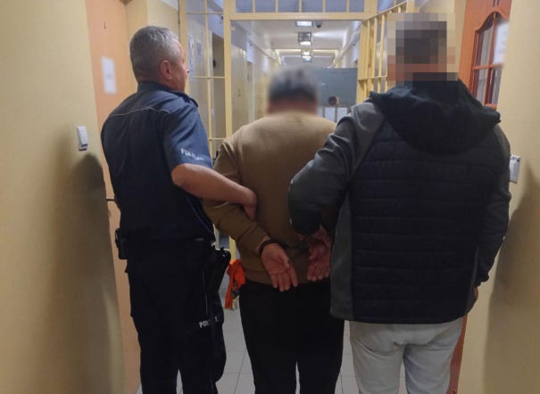 Odepchnął policjanta podczas interwencji. 62-letni Ukrainiec wyrzucony z Polski