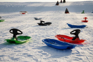 Saneczki na śniegu. Czy beztroskie szaleństwo nie ma swojej ceny?