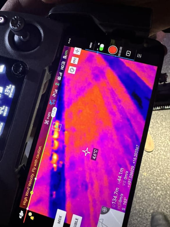 Przyjechali do wypadku, samochód był pusty. Strażacy szukali poszkodowanych dronem 