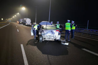 Karambol na S19. 18 aut rozbitych, 12 osób w szpitalu. Droga zablokowana całą noc