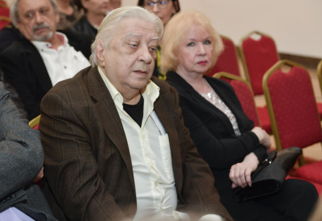 Żyła już tylko wspomnieniami o mężu