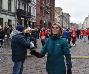 23. Festiwal Biegów Świętych Mikołajów w Toruniu. Zdjęcia ze starówki