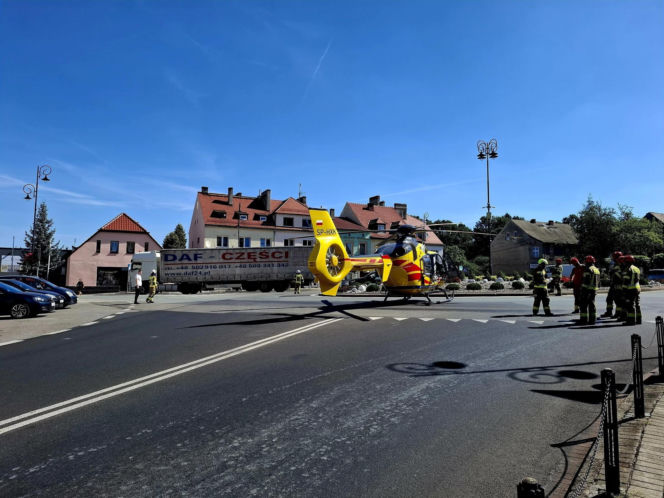 Samochód potrącił pieszego