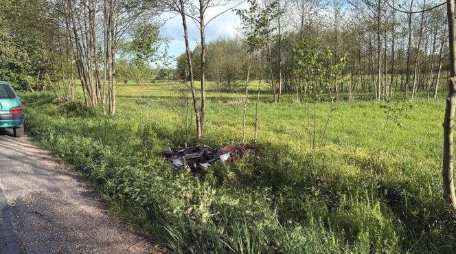 Groźny wypadek w Szynwałdzie. Poszkodowany został motocyklista