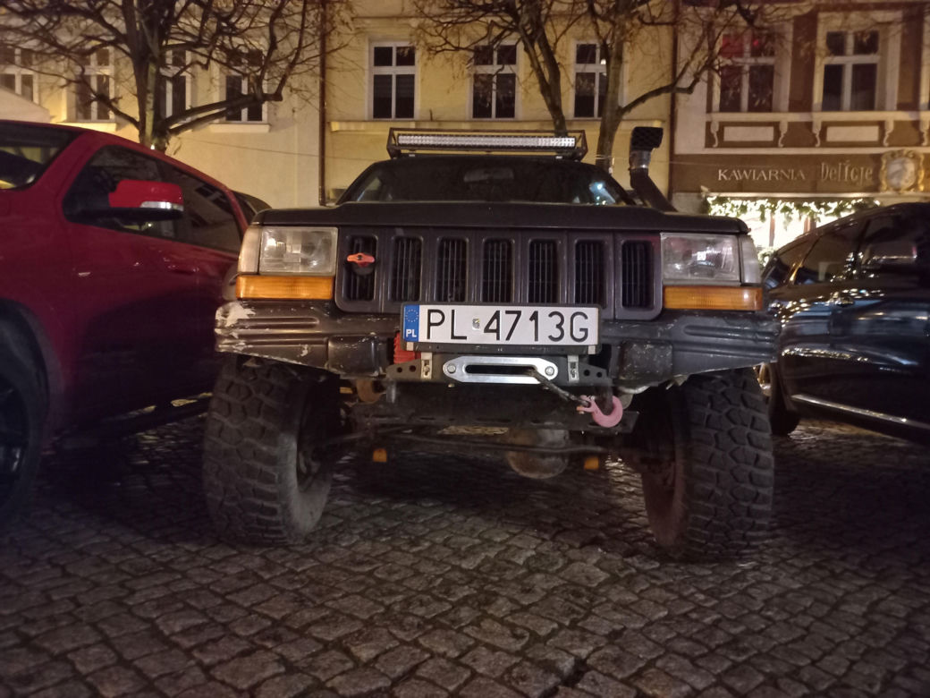 Świąteczny Zlot Amerykańskich Samochodów na Rynku w Lesznie