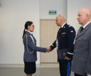 Powitanie ze sztandarem. Policjanci z Torunia mają nową panią komendant