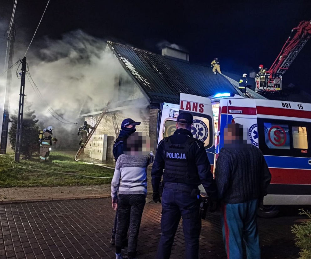 Pożar budynku wielorodzinnego w Hajnówce. Mieszkańców ewakuowali policjanci [ZDJĘCIA]