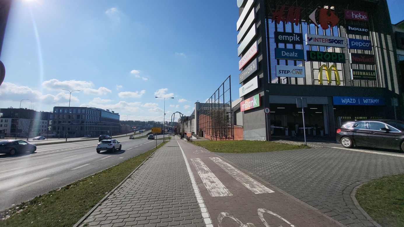 W miejscu, gdzie dziś znajdują się sklepy i restauracje, przez dziesięciolecia działały słynne Bydgoskie Zakłady Mięsne