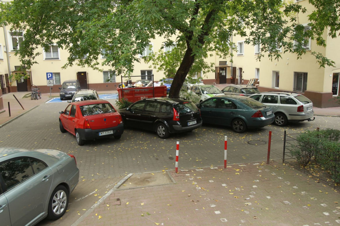  Wyrzucą samochody z wolskich podwórek 